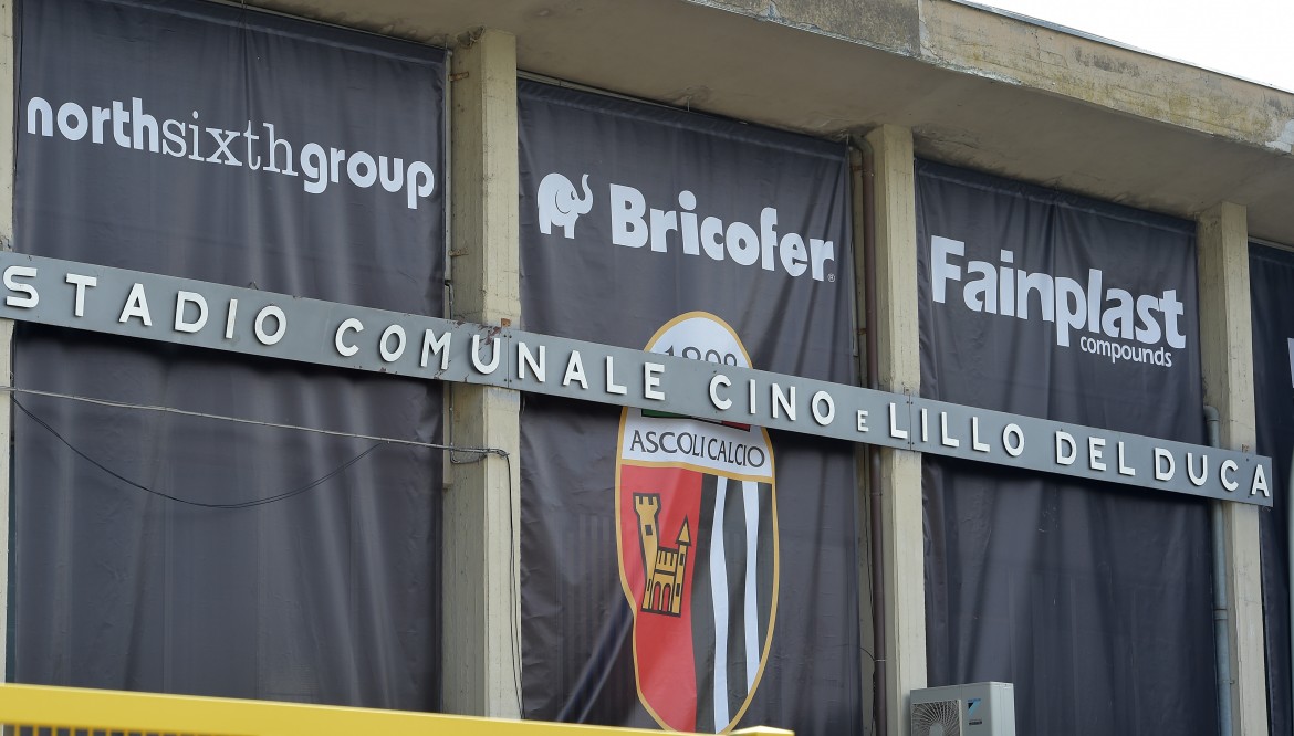 Club e Comune rendono omaggio alla Famiglia Rozzi. Tribuna Stampa intitolata al giornalista Bruno Ferretti.