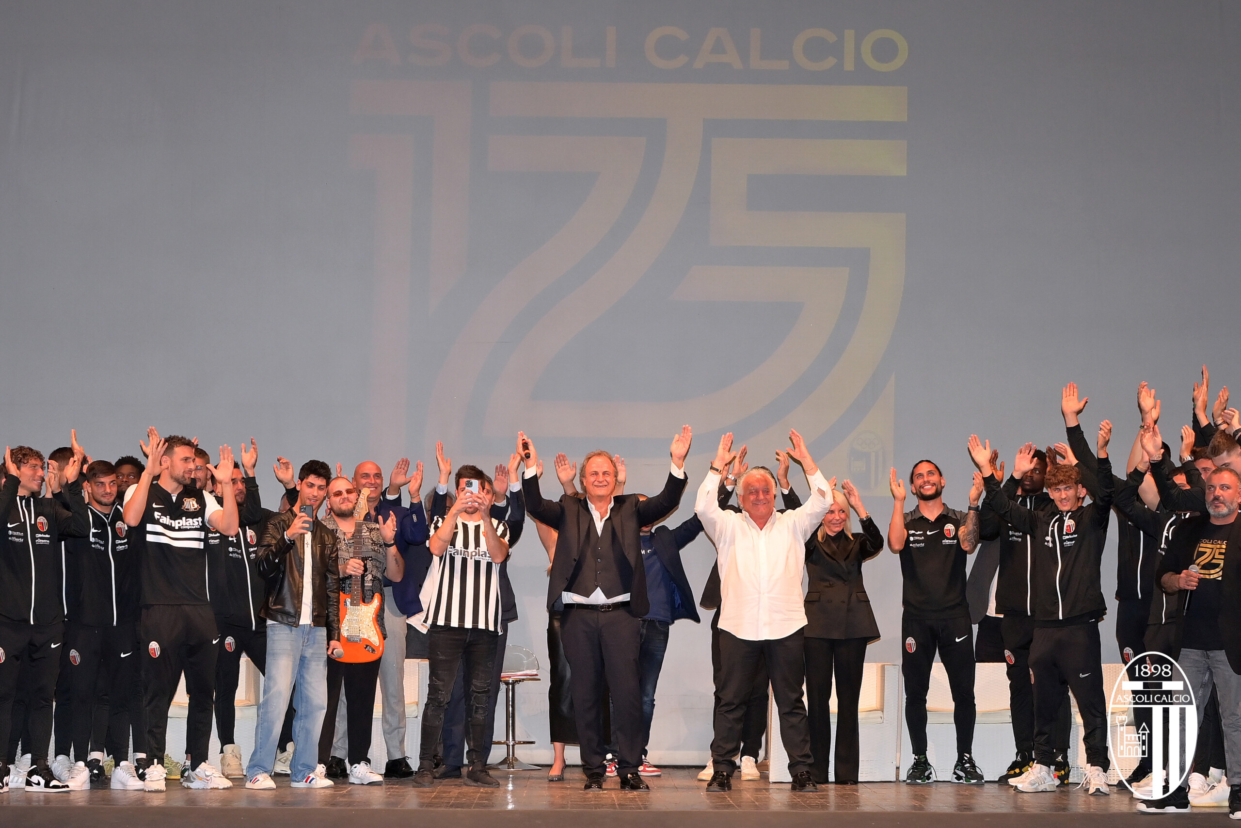 Grande festa ieri a teatro per il 125° compleanno dell’Ascoli Calcio.