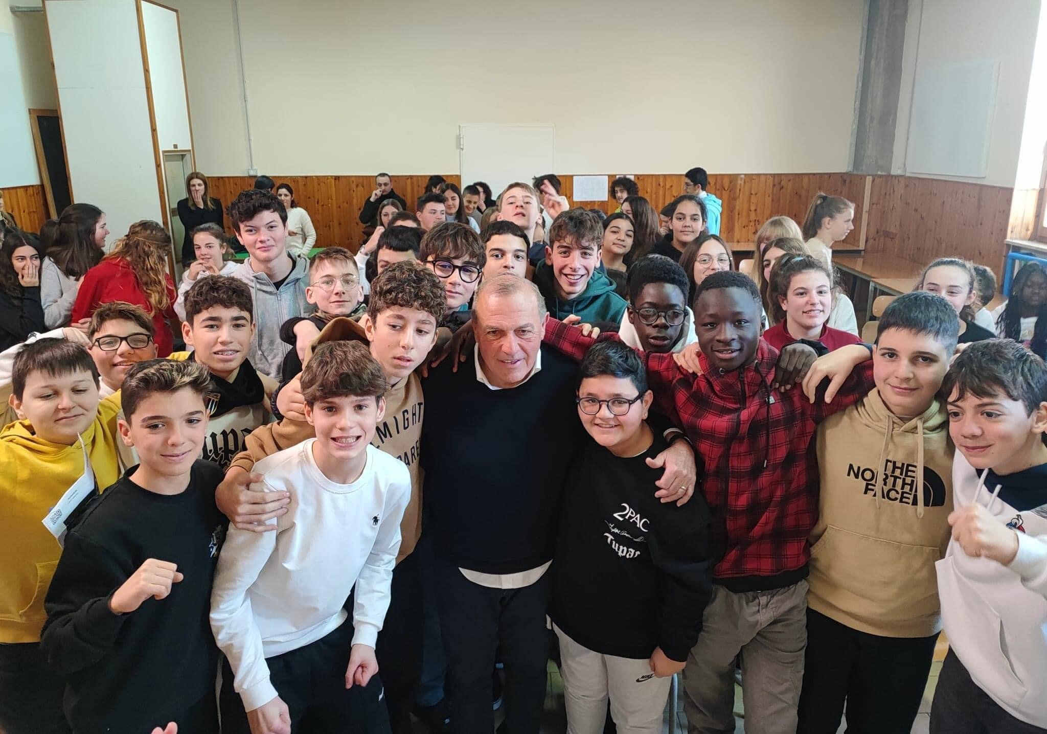 Mister Castori a Tolentino per incontrare gli alunni della “Dante Alighieri”.