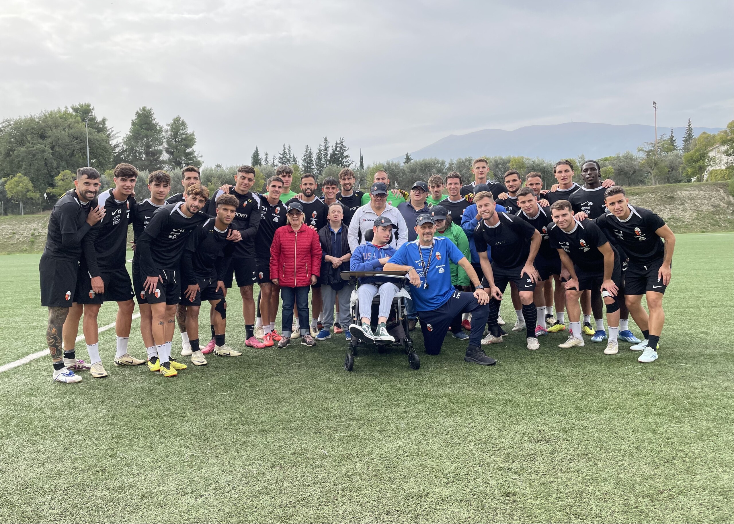 Stamane l’ANFFAS di Ascoli all’allenamento dei bianconeri.